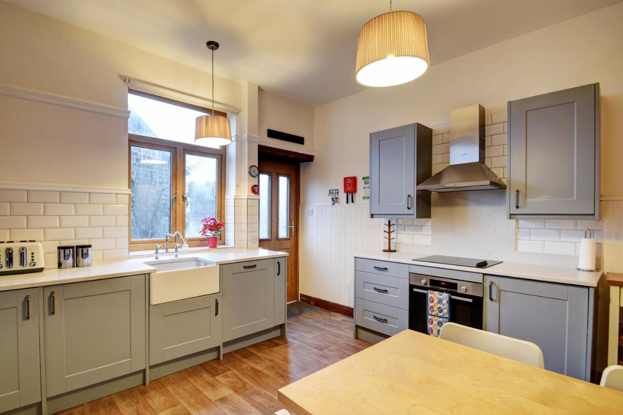 Spacious Victorian Townhouse Near Hcc With Off Street Parking 해러게이트 외부 사진