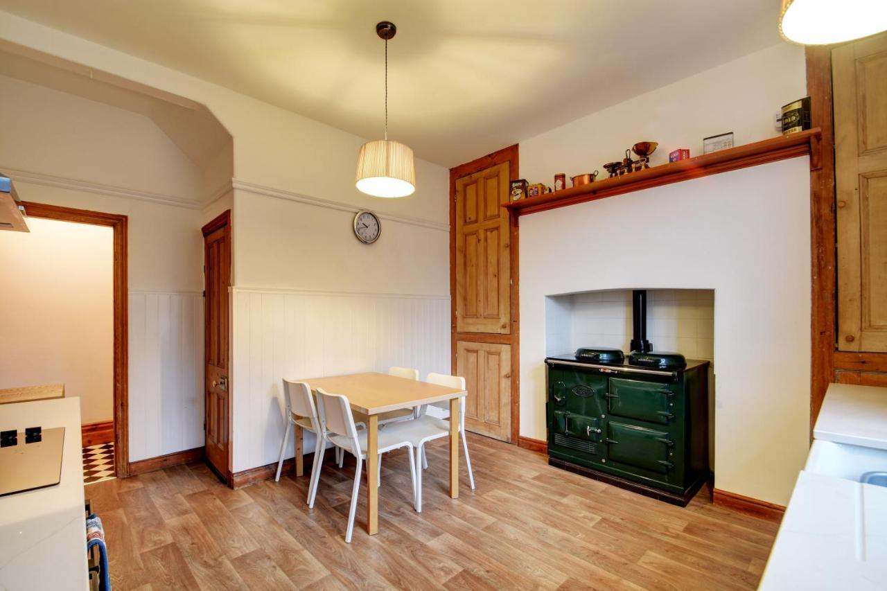 Spacious Victorian Townhouse Near Hcc With Off Street Parking 해러게이트 외부 사진