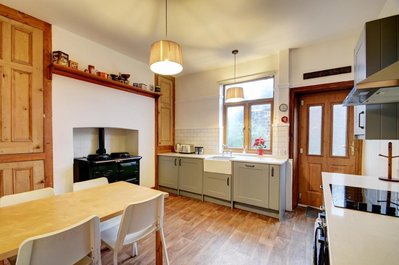 Spacious Victorian Townhouse Near Hcc With Off Street Parking 해러게이트 외부 사진
