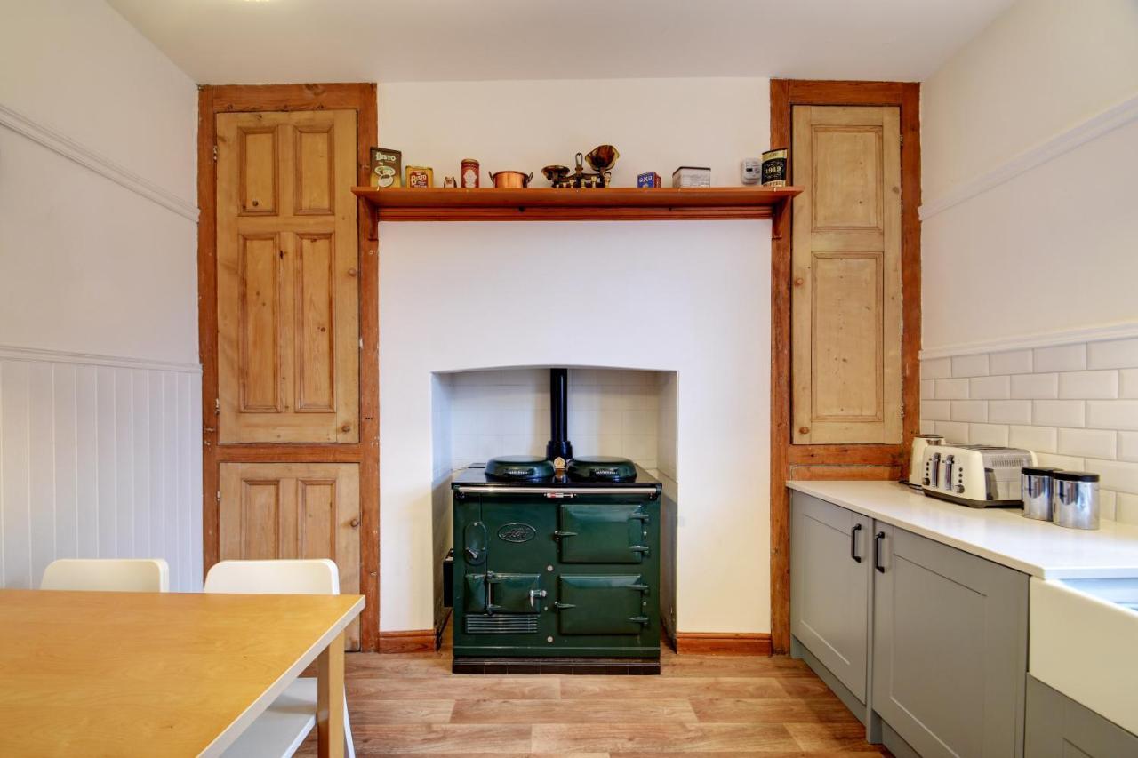 Spacious Victorian Townhouse Near Hcc With Off Street Parking 해러게이트 외부 사진