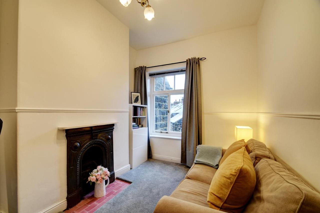Spacious Victorian Townhouse Near Hcc With Off Street Parking 해러게이트 외부 사진