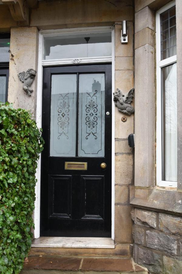 Spacious Victorian Townhouse Near Hcc With Off Street Parking 해러게이트 외부 사진