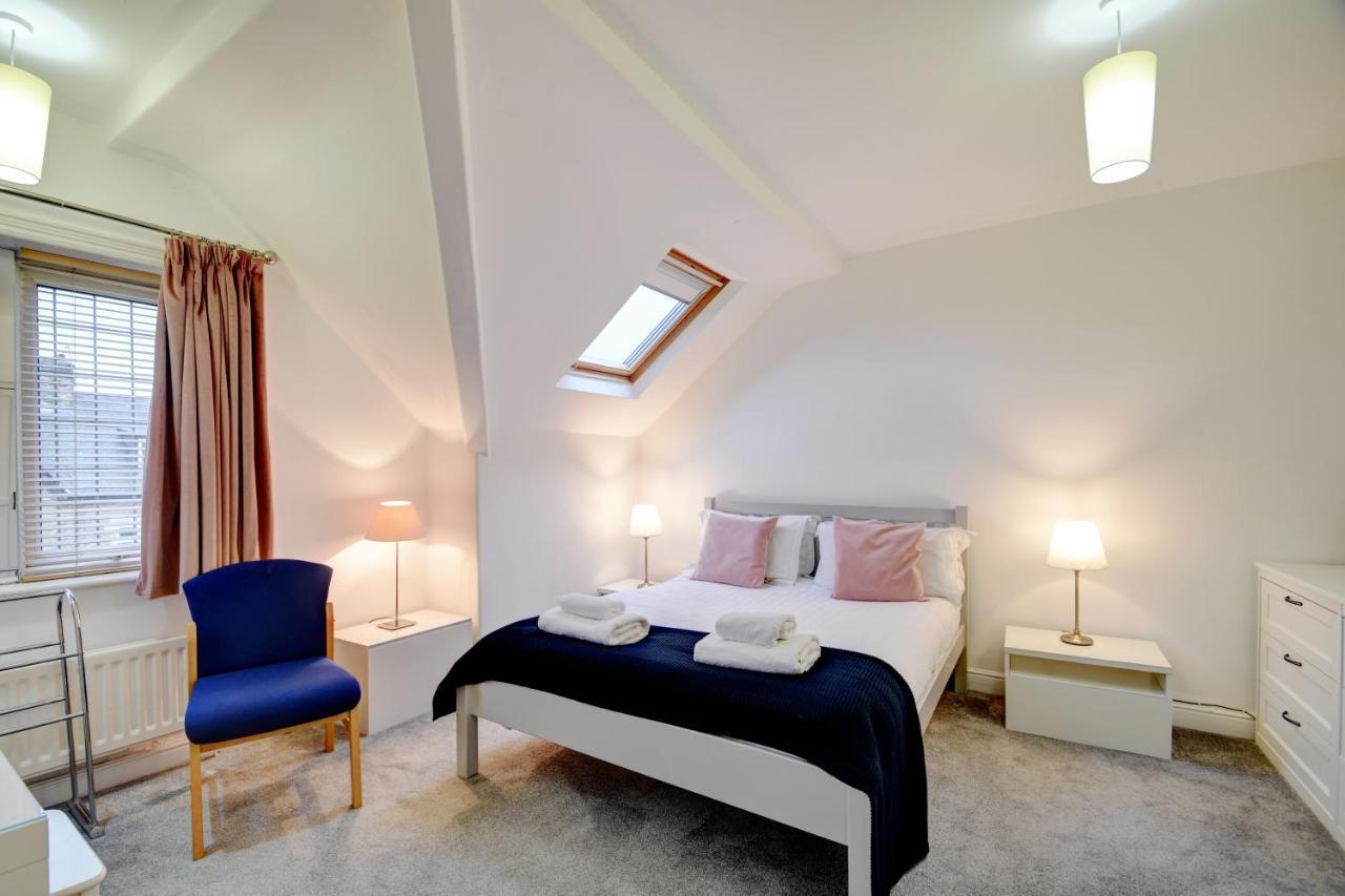 Spacious Victorian Townhouse Near Hcc With Off Street Parking 해러게이트 외부 사진