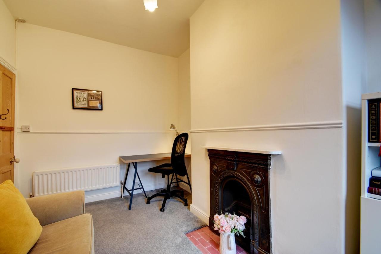 Spacious Victorian Townhouse Near Hcc With Off Street Parking 해러게이트 외부 사진