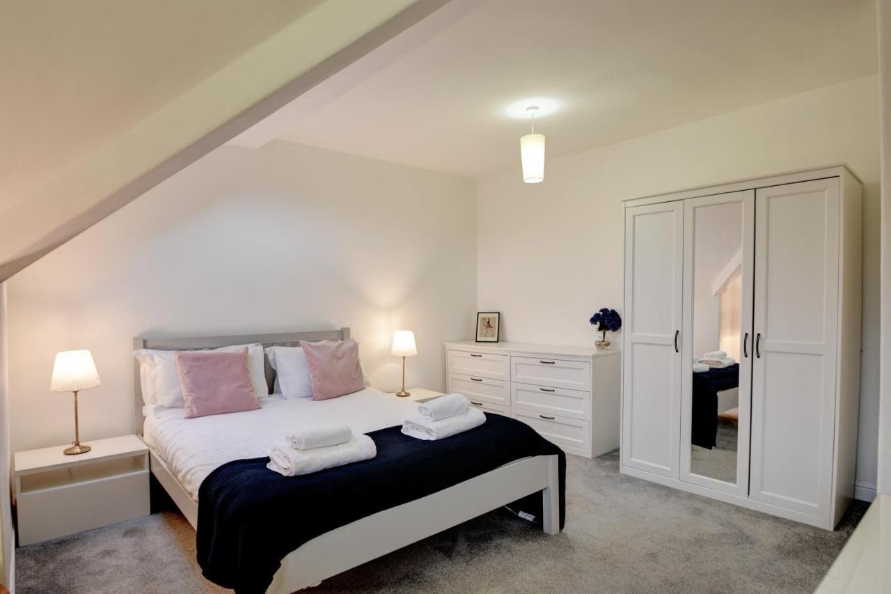 Spacious Victorian Townhouse Near Hcc With Off Street Parking 해러게이트 외부 사진